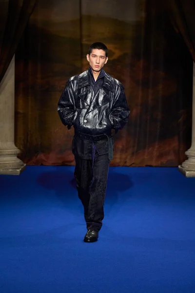 Look 48